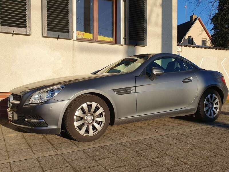 Andere außenfarben Gebraucht 2016 Mercedes SLC250 Cabrio | 27.900 € - Bild 1/4