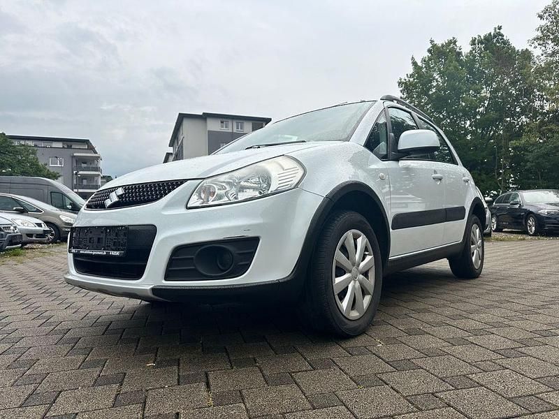 Weiß Gebraucht 2014 Suzuki SX4 Club SUV | 6.900 € (Fairer Preis) - Bild 1/4