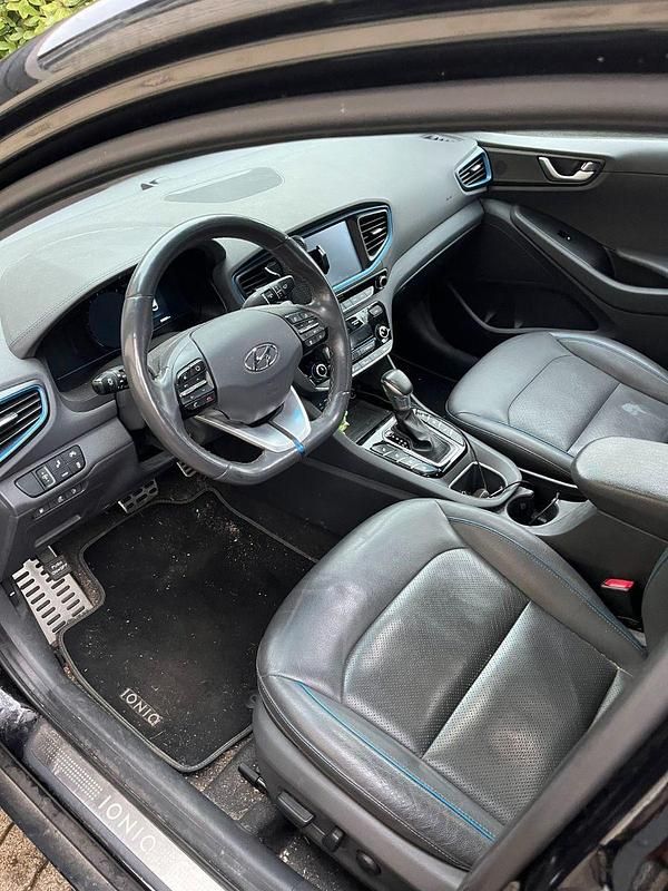 Schwarz Gebraucht 2017 Hyundai Ioniq Premium Limousine | 10.000 € (Fairer Preis) - Bild 1/4