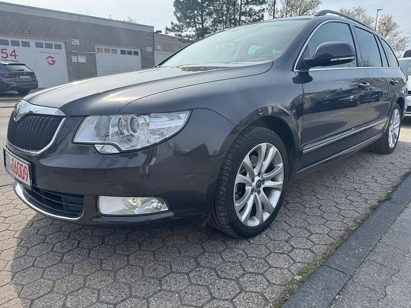 Gebraucht Skoda Superb Elegance 160 PS (117 kW) 2011 Braun Kombi