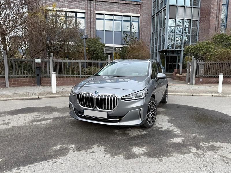 Grau Gebraucht 2022 BMW 230 M Sport Kombi | 29.999 € - Bild 1/4