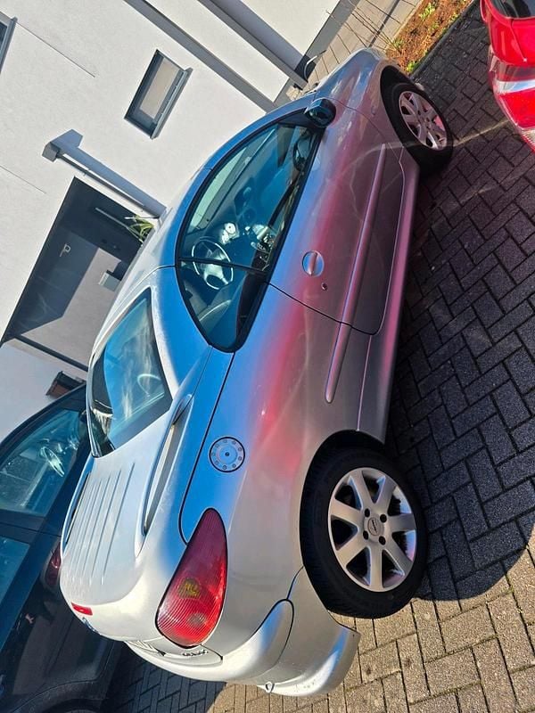 Gebraucht Peugeot 206 CC 109 PS (80 kW) 2004 Silber Cabrio