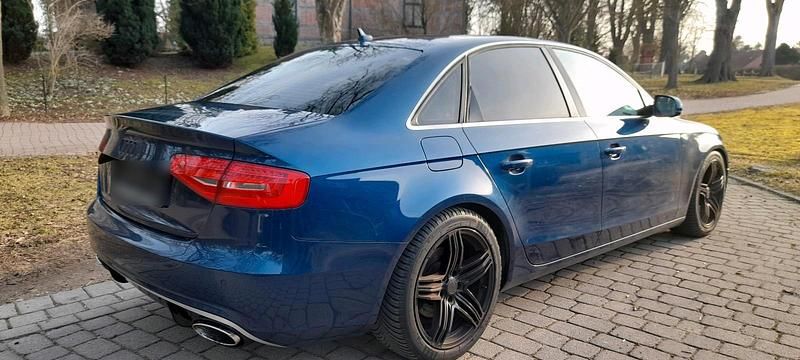 Gebraucht Audi A4 170 PS (125 kW) 2014 Blau Limousine