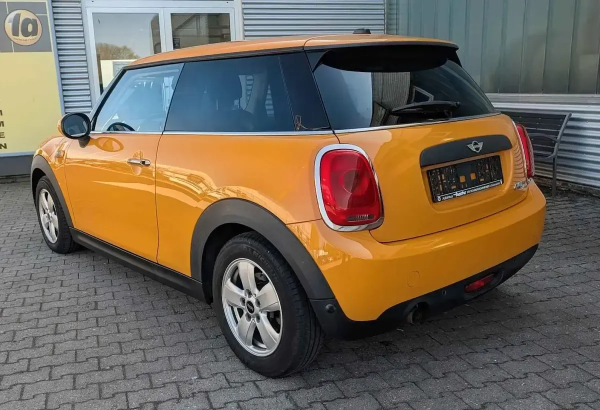 Gebraucht Mini One D 95 PS (69 kW) 2016 Volcanic orange Kleinwagen