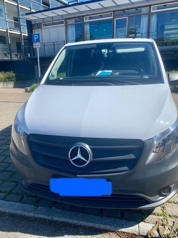 Weiß Gebraucht 2022 Mercedes Vito Van / Kleinbus | 23.000 € - Bild 1/4