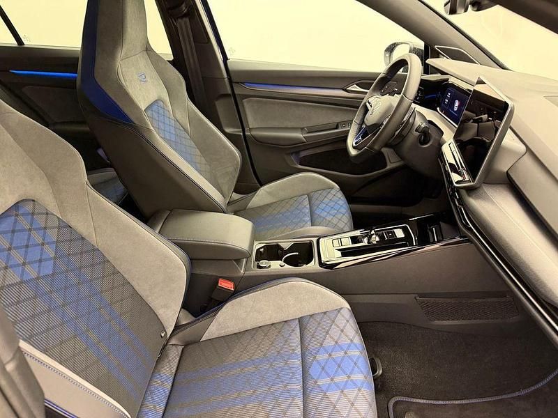 Gebraucht VW Golf VIII Black Edition 333 PS (244 kW) 2025 Blau Limousine