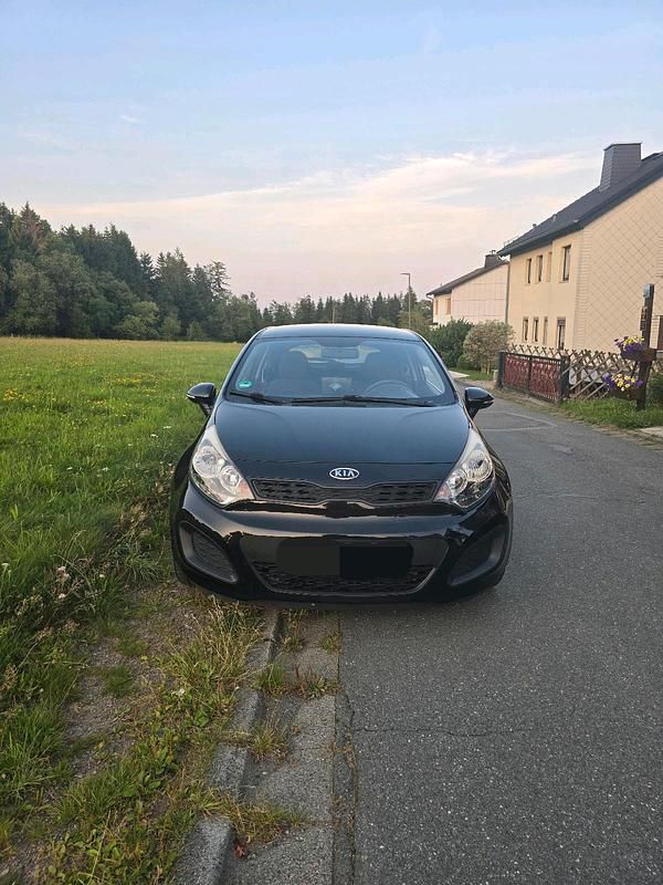 Schwarz Gebraucht 2012 Kia Rio 3 Kleinwagen | 5.400 € (Etwas zu teuer) - Bild 1/4