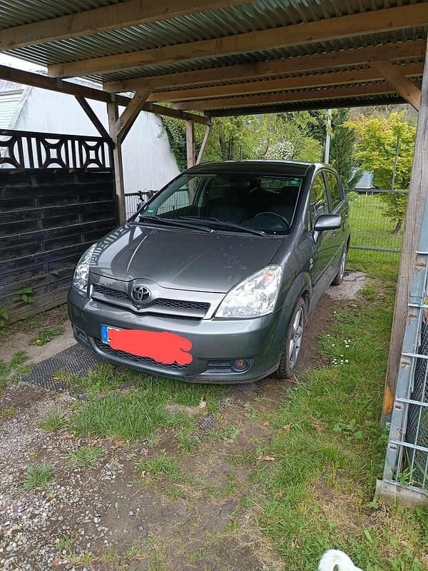 Grau Gebraucht 2008 Toyota Corolla Verso Van / Kleinbus | 1.950 € (Superpreis) - Bild 1/4