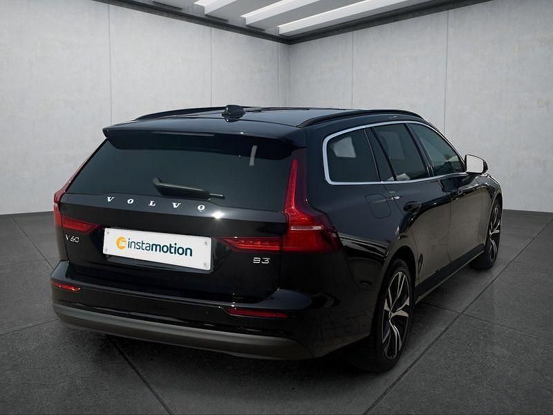 Gebraucht Volvo V60 Core 163 PS (119 kW) 2024 Schwarz Kombi