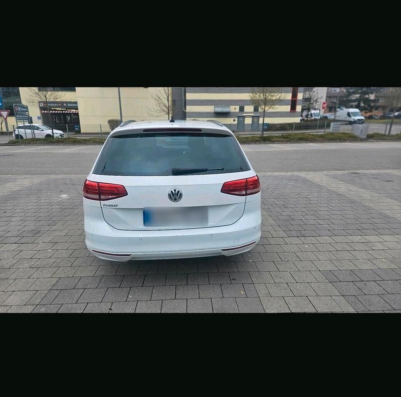 Gebraucht VW Passat 115 PS (84 kW) 2018 Weiß Kombi