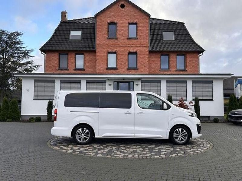 Weiß Gebraucht 2021 Peugeot e-Traveller Allure Van / Kleinbus | 30.950 € (Guter Preis) - Bild 1/4