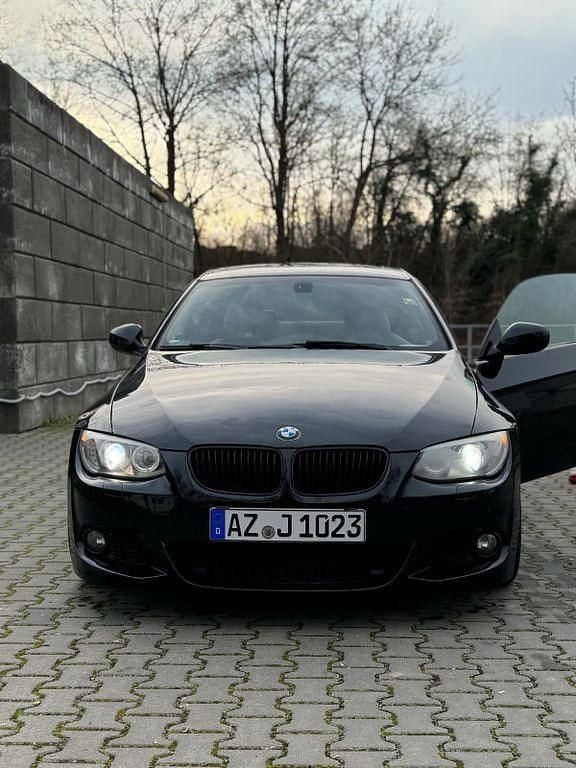 Gebraucht BMW 330 245 PS (180 kW) 2010 Schwarz Coupé