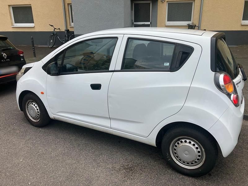 Używany Chevrolet Spark 68 KM (50 kW) 2011 Biały Hatchback