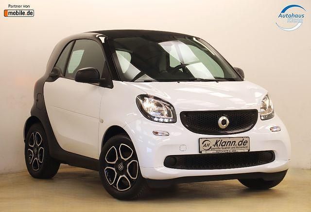 Weiß Gebraucht 2018 Smart ForTwo Coupé Coupé | 9.999 € (Guter Preis) - Bild 1/4