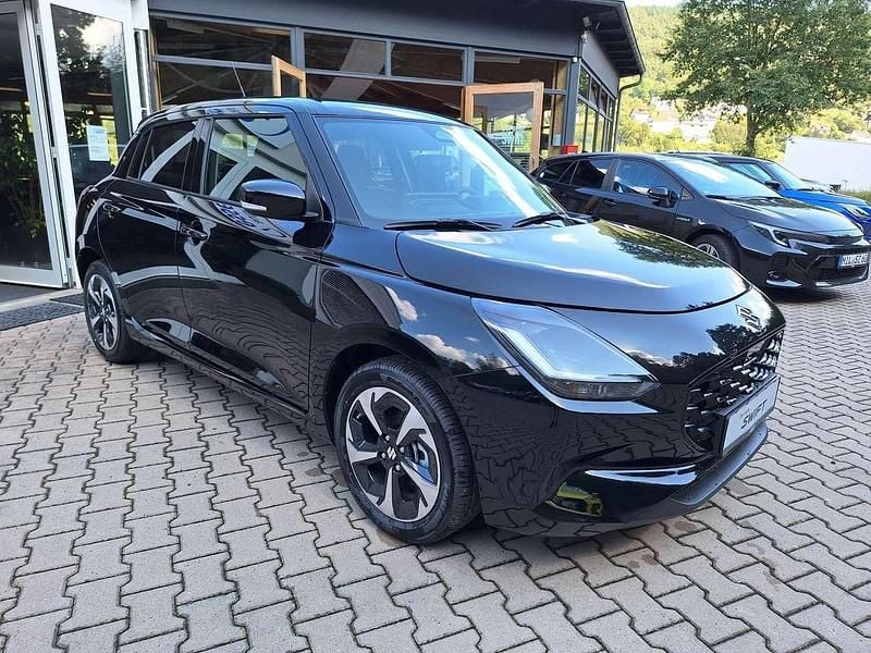 Neu Suzuki Swift Comfort+ 83 PS (61 kW) 2025 Black met Kleinwagen