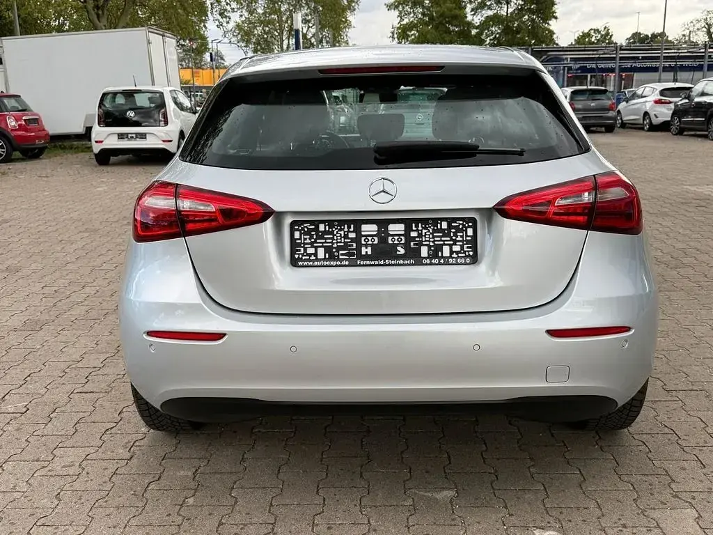 Gebraucht Mercedes A180 116 PS (85 kW) 2021 Silber Limousine