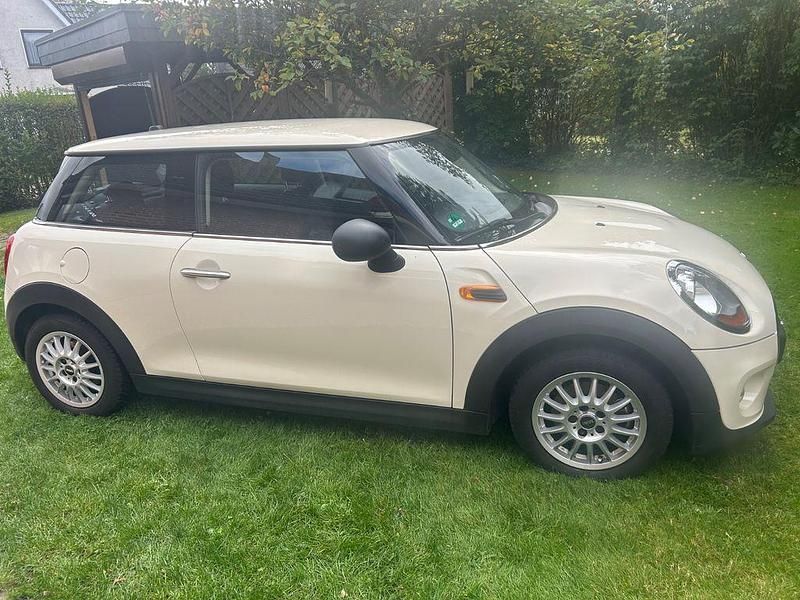 Weiß Gebraucht 2016 Mini ONE Kleinwagen | 7.400 € (Fairer Preis) - Bild 1/4