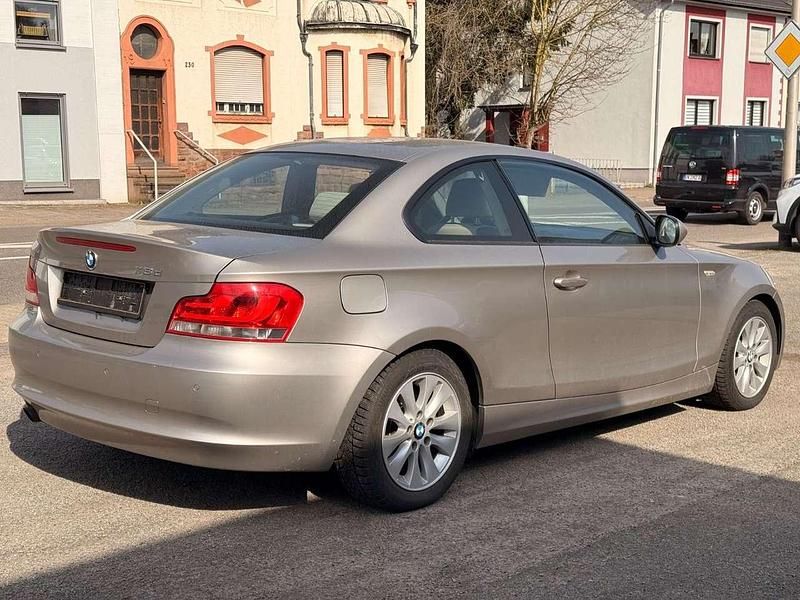 Gebraucht BMW 118 Coupé Advantage 143 PS (105 kW) 2012 Silber Coupé