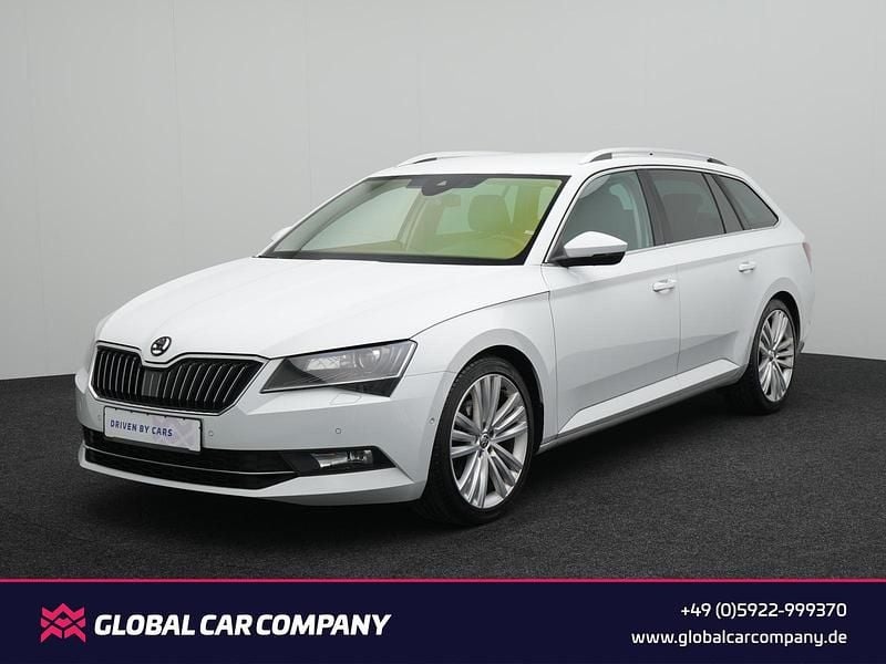 Gebraucht Skoda Superb Style 179 PS (131 kW) 2015 Moonweiss metallic Kombi