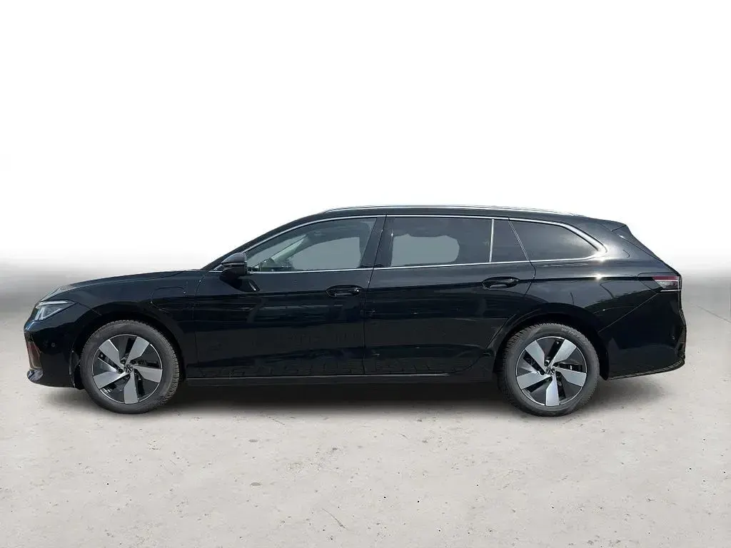 Gebraucht VW Passat Elegance 177 PS (130 kW) 2025 Schwarz Kombi