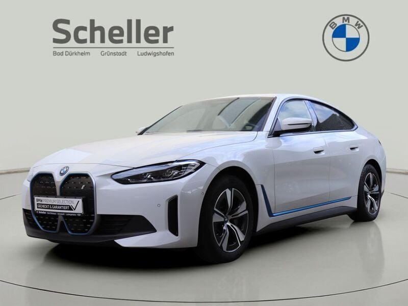 Alpinweiss iii Gebraucht 2022 BMW i4 Sport Line Limousine | 36.900 € (Fairer Preis) - Bild 1/4