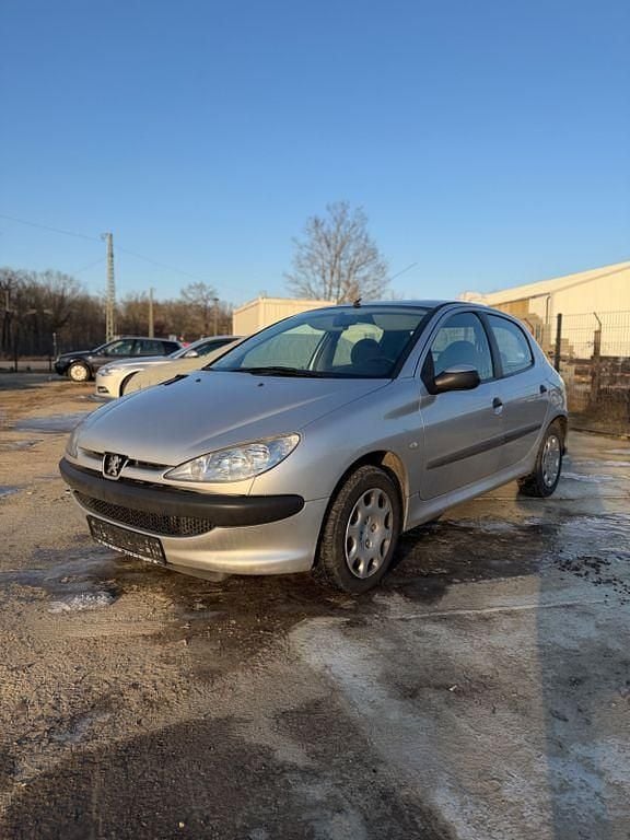 Grau Gebraucht 2006 Peugeot 206 Filou Limousine | 1.699 € (Fairer Preis) - Bild 1/4