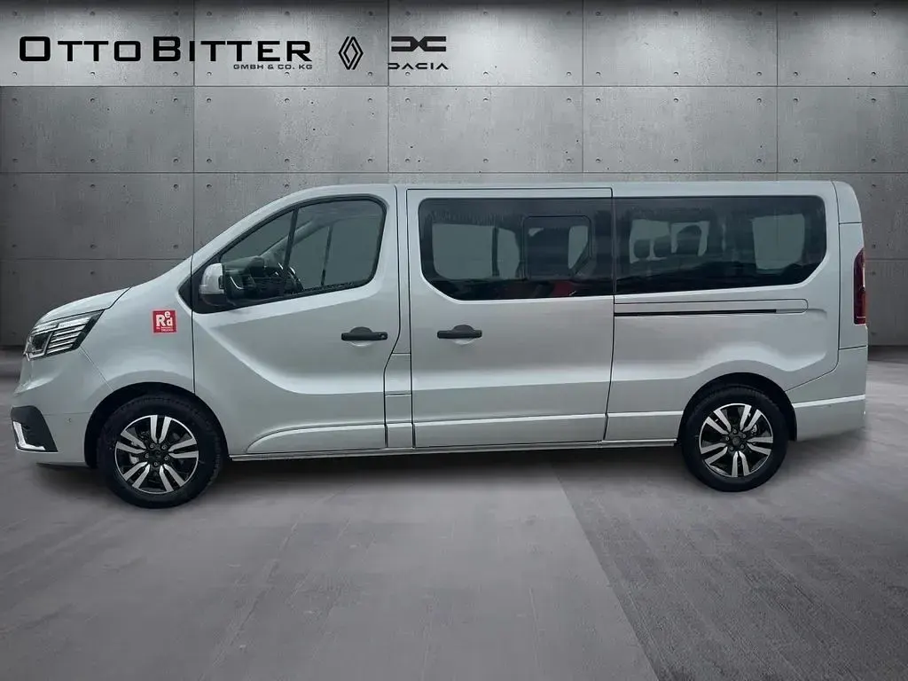 Neu Renault Trafic 150 PS (110 kW) 2026 Silber Van / Kleinbus