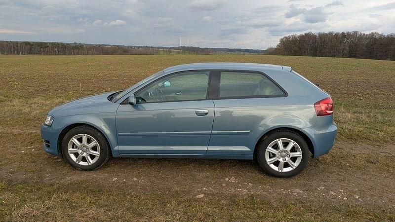Gebraucht Audi A3 Ambiente 125 PS (91 kW) 2011 Blau Kleinwagen