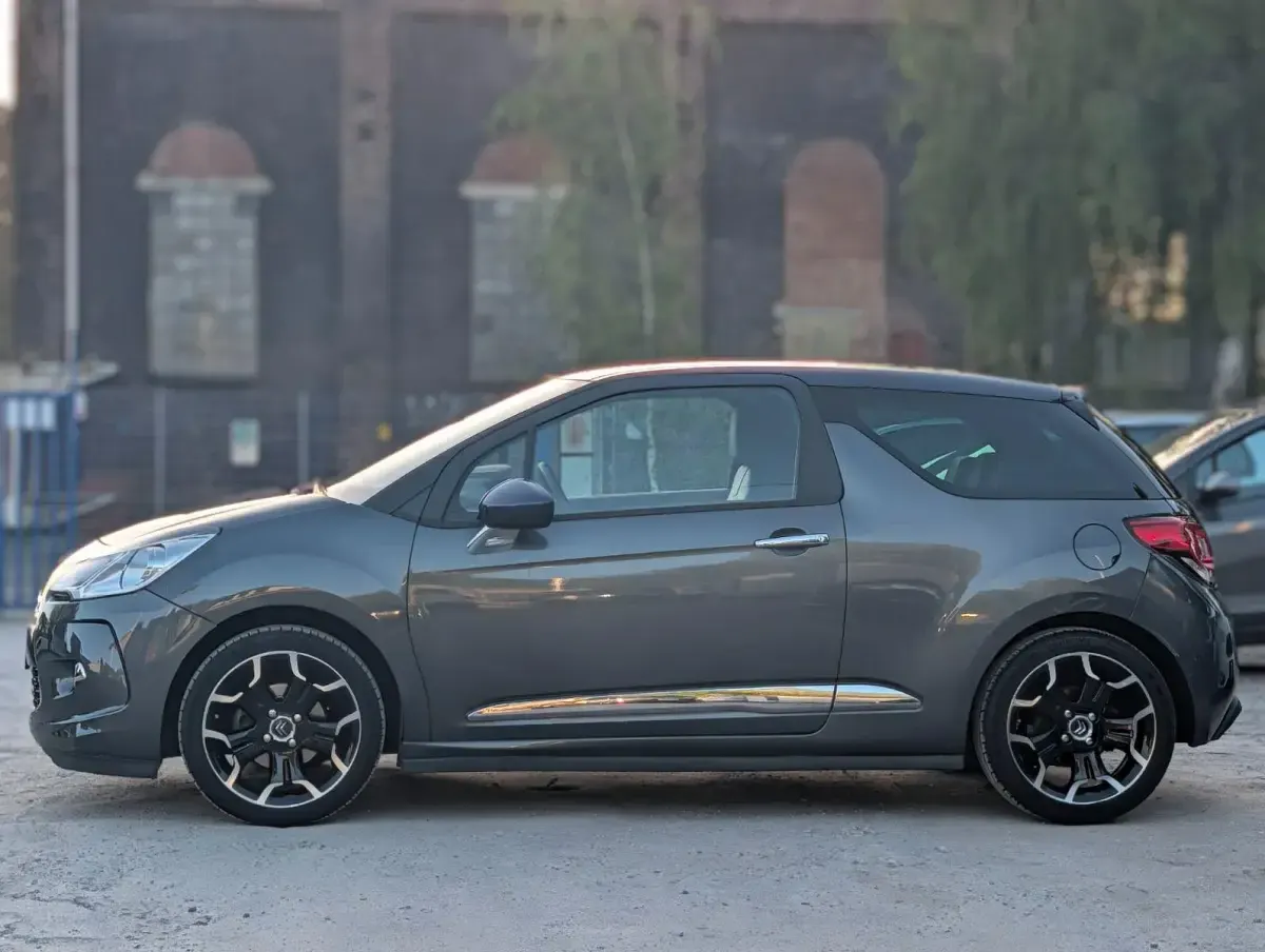 Gebraucht Citroën DS3 So Chic 120 PS (88 kW) 2014 Grau Limousine