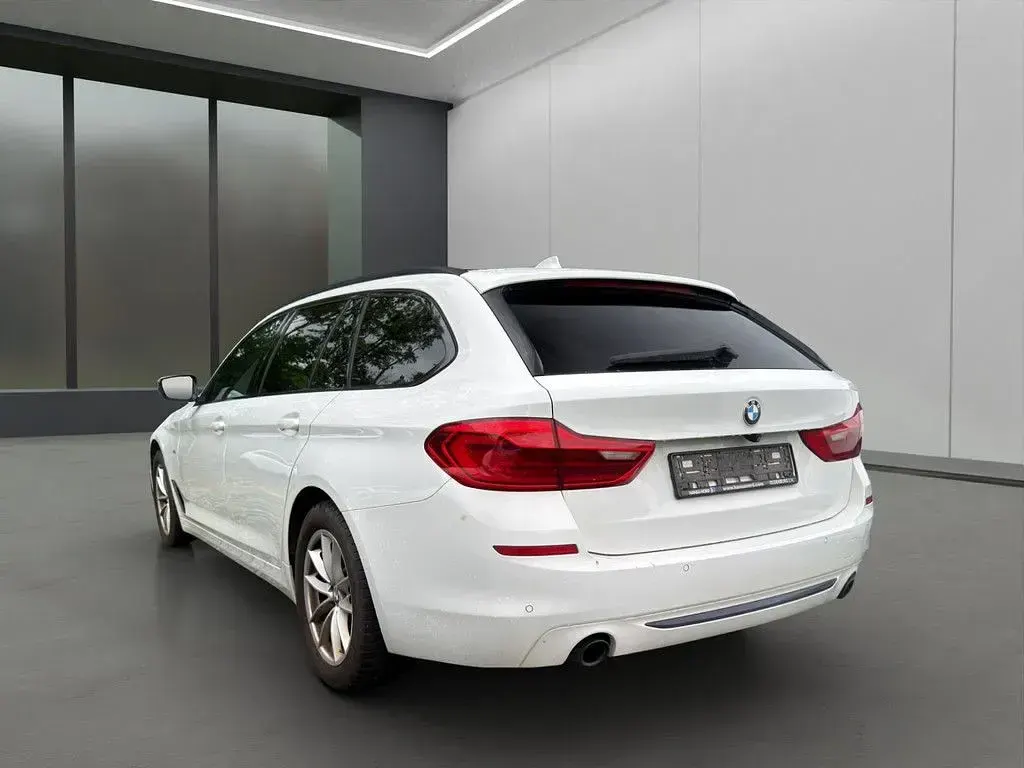 Gebraucht BMW 520 Performance 190 PS (139 kW) 2018 Weiss / alpinweiss Kombi