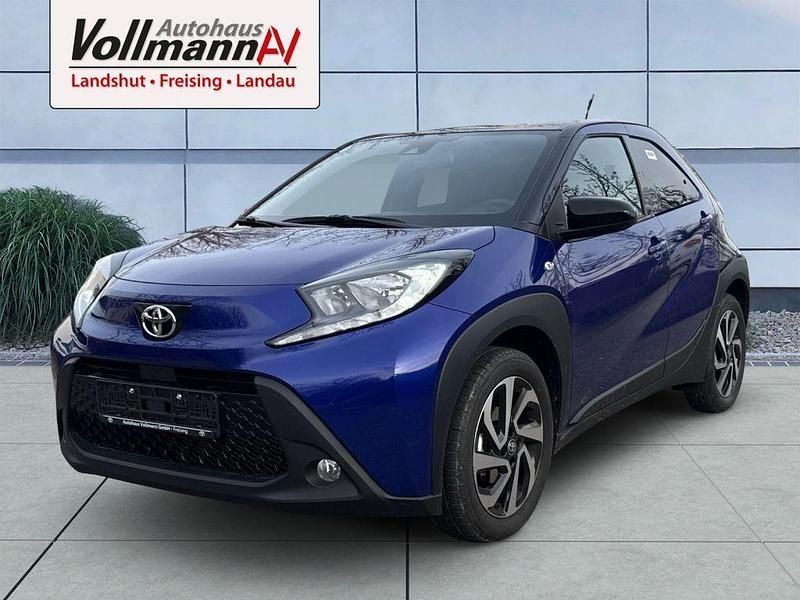 Blau Neu 2025 Toyota Aygo X Team SUV | 16.990 € (Fairer Preis) - Bild 1/4