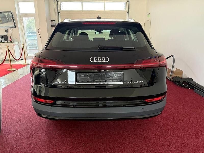 Gebraucht Audi e-tron Basis 230 kW (313 PS) 2021 Schwarz SUV