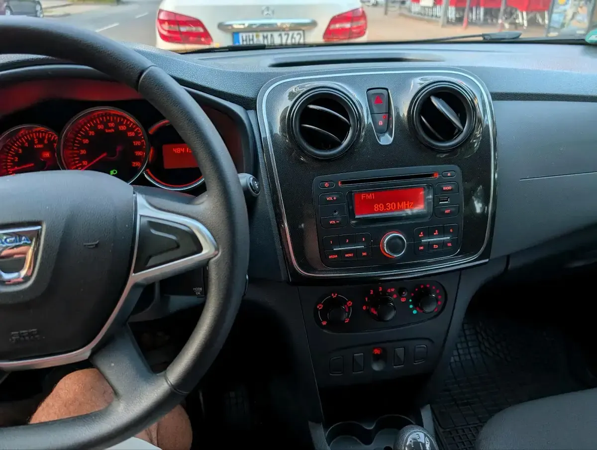 Gebraucht Dacia Sandero 73 PS (53 kW) 2018 Weiß Limousine