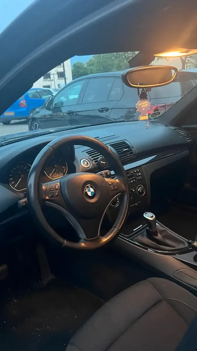 Gebraucht BMW 116 115 PS (84 kW) 2010 Schwarz Kleinwagen