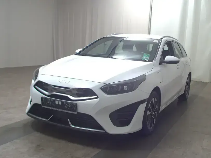 Gebraucht Kia Ceed Vision 141 PS (103 kW) 2022 Weiss Kleinwagen