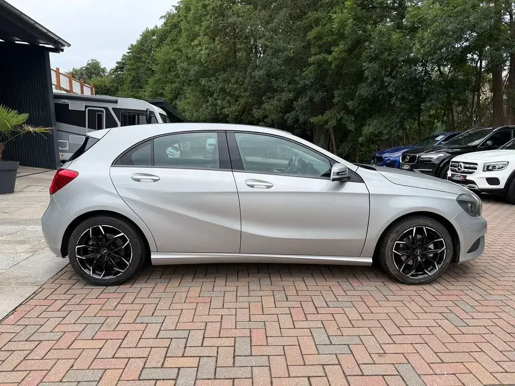 Gebraucht Mercedes A180 122 PS (89 kW) 2012 Silber Kleinwagen
