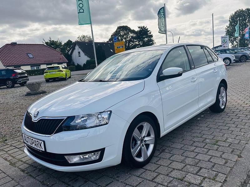 Gebraucht Skoda Rapid Joy 90 PS (66 kW) 2016 Weiß Limousine