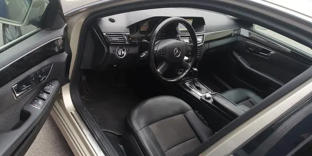 Gebraucht Mercedes E220 Avantgarde 136 PS (100 kW) 2012 Gold Limousine