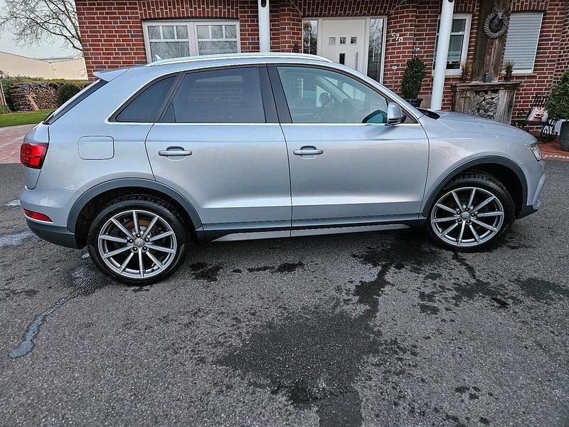 Gebraucht Audi Q3 Design 150 PS (110 kW) 2016 Silber SUV