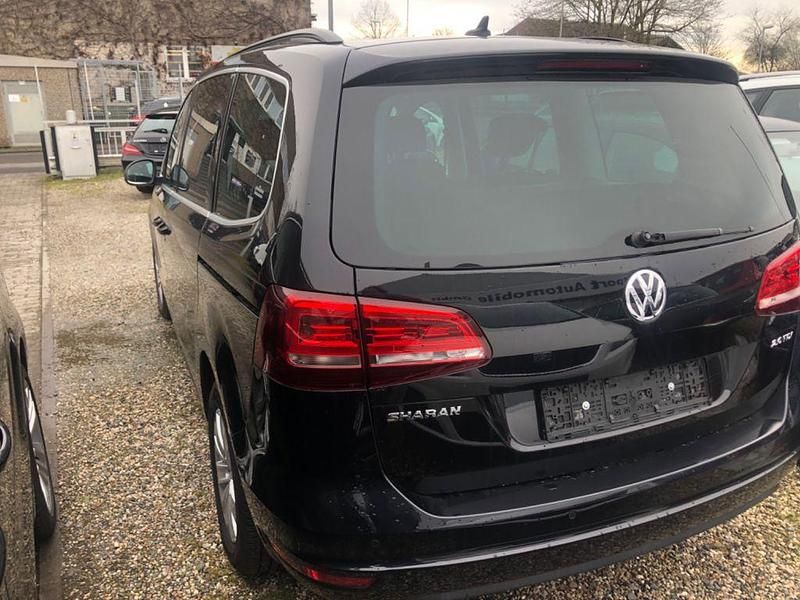 Gebraucht VW Sharan Comfortline 150 PS (110 kW) 2017 Schwarz Van / Kleinbus