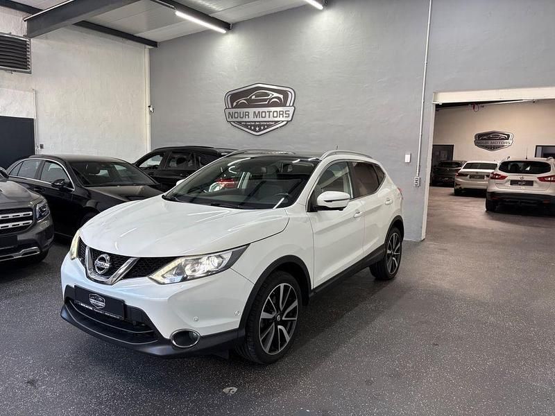 Weiß Gebraucht 2015 Nissan Qashqai Visia SUV | 10.800 € (Etwas zu teuer) - Bild 1/4