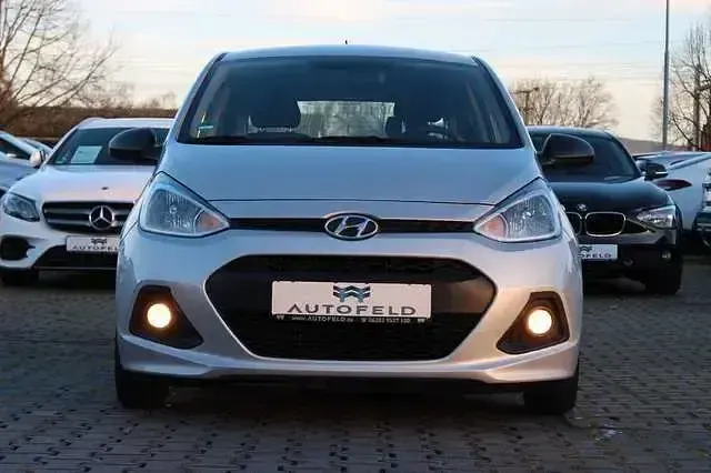 Gebraucht Hyundai i10 Classic 67 PS (49 kW) 2015 Grau Kleinwagen