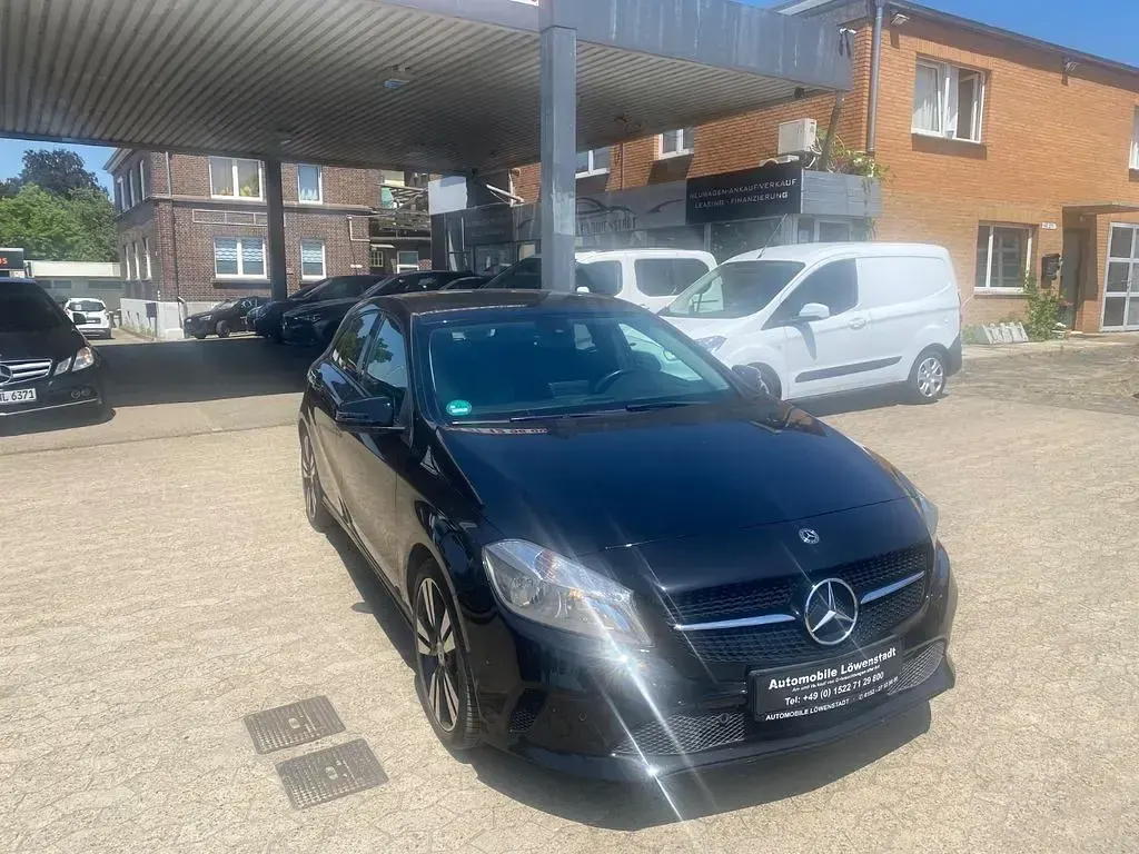Gebraucht Mercedes A200 Urban 156 PS (114 kW) 2017 Schwarz Kleinwagen