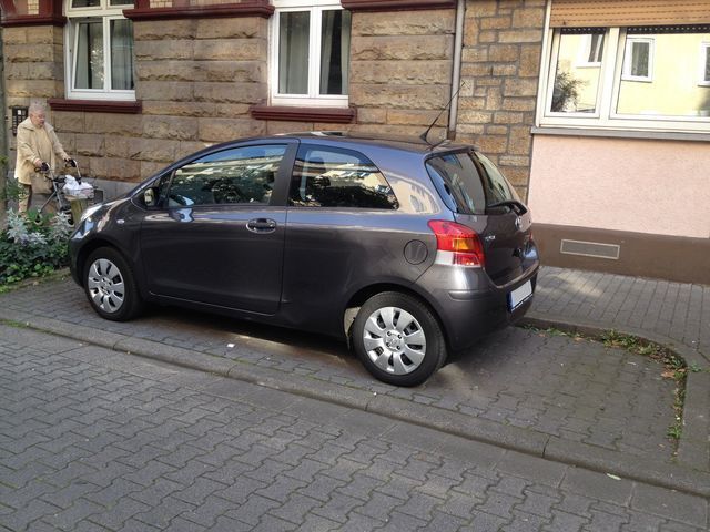 Gebraucht Toyota Yaris Cool 69 PS (50 kW) 2009 Grau Kleinwagen
