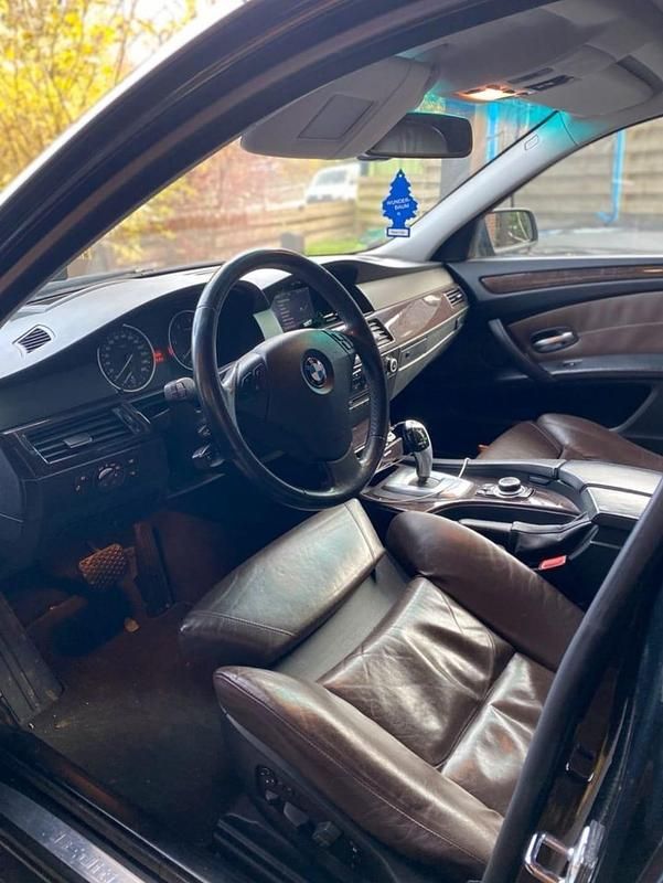 Gebraucht BMW 520 Exclusive 177 PS (130 kW) 2009 Schwarz Kombi