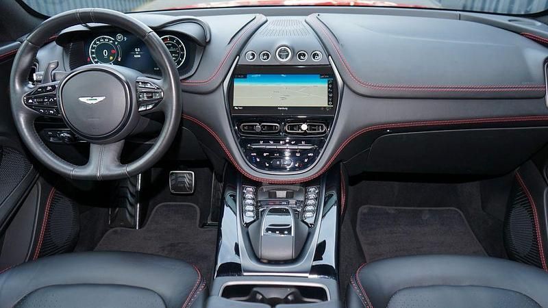 Gebraucht Aston Martin DBX 551 PS (405 kW) 2021 Rot metallic SUV