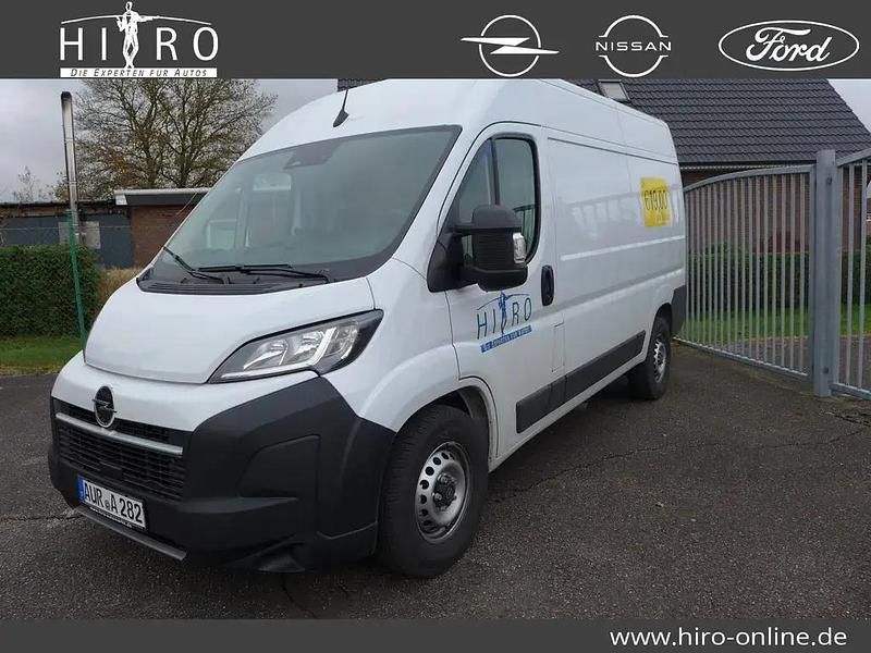 Cassablanca weiß Gebraucht 2024 Opel Movano Van | 27.890 € (Fairer Preis) - Bild 1/2