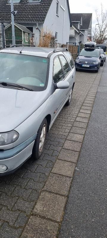 Gebraucht Renault Laguna 120 PS (88 kW) 1999 Silber Kombi