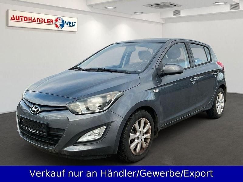 Grau Gebraucht 2014 Hyundai i20 Classic Limousine | 7.499 € (Fairer Preis) - Bild 1/4