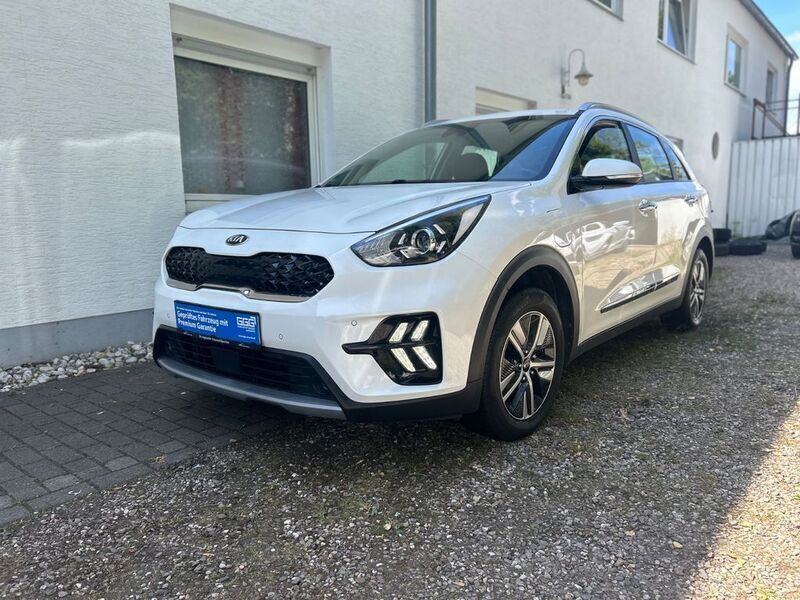 Weiß Gebraucht 2020 Kia Niro Vision SUV | 11.999 € (Guter Preis) - Bild 1/4